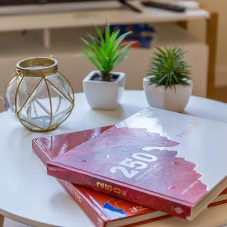 公寓 Between Walls By The Center With A/c *