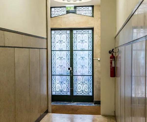 아파트 Between Walls By The Center With A/c