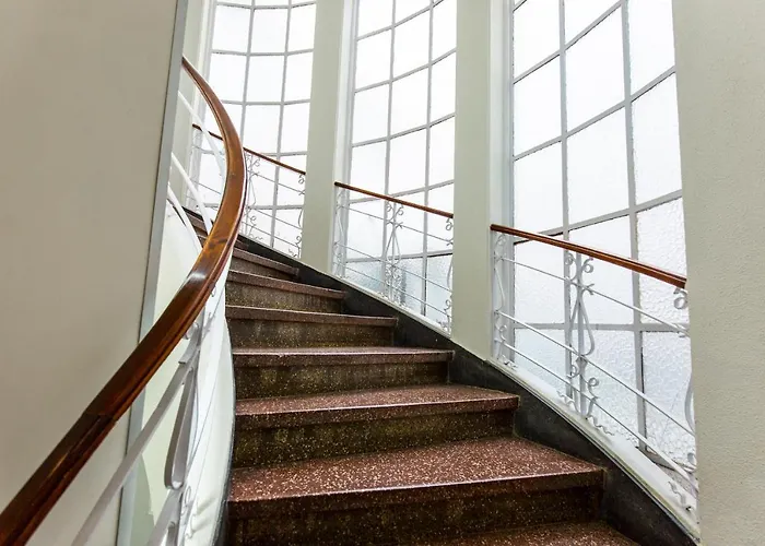 Between Walls By The Center With A/c