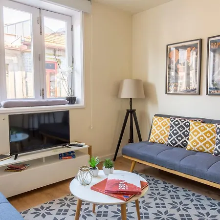 Between Walls By The Center With A/c Appartement Oporto