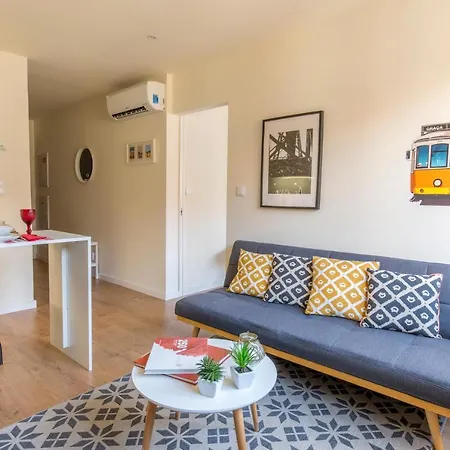 Between Walls By The Center With A/c *