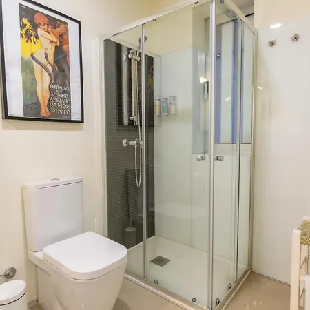 Between Walls By The Center With A/c Appartement