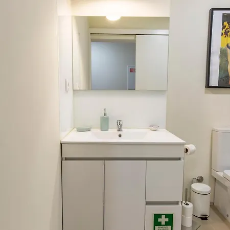 Between Walls By The Center With A/c Appartement Oporto